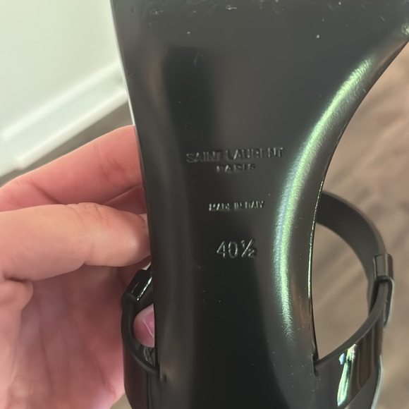 Saint Laurent Cassandra logo-embellished leather sandals - Picture 8 of 9